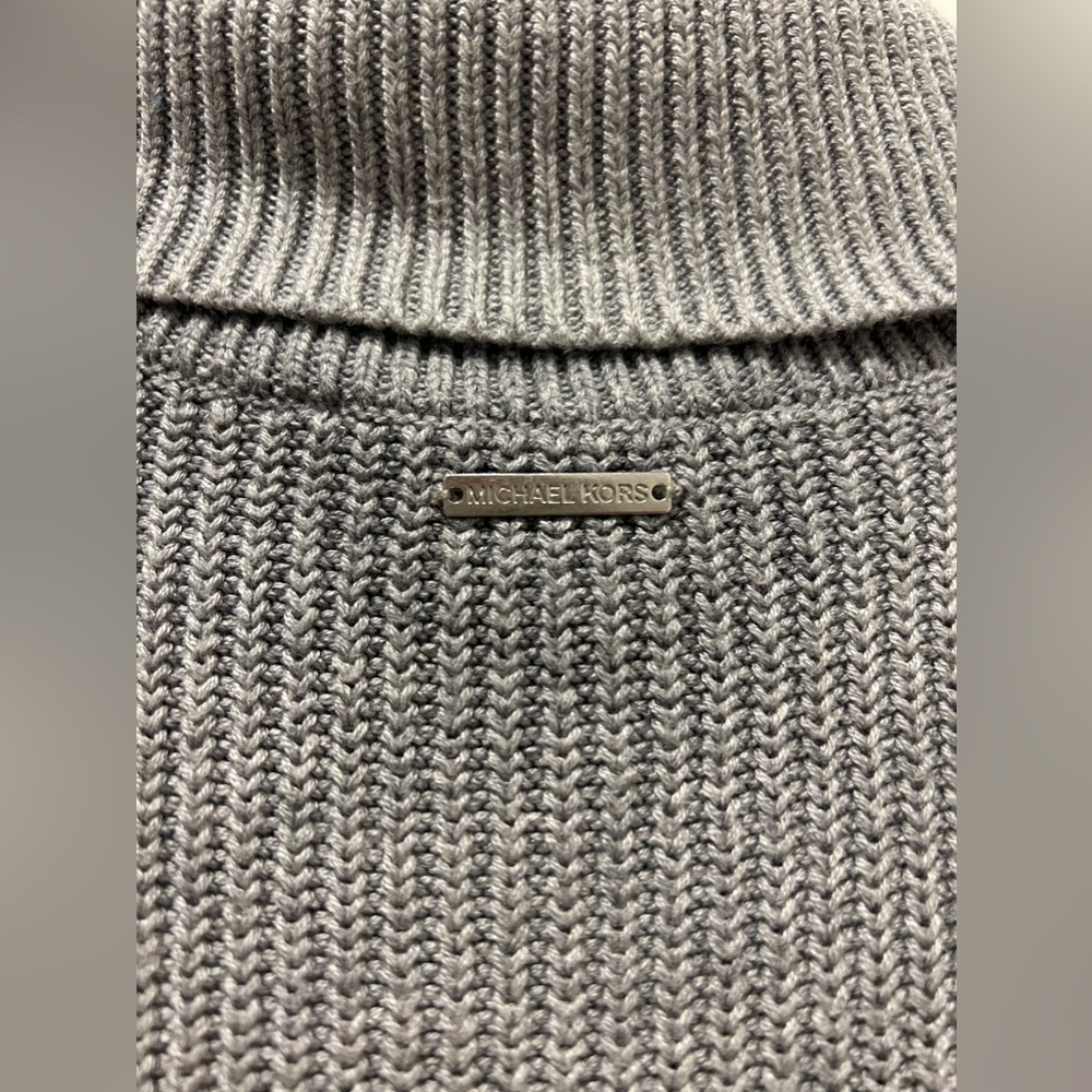 MICHAEL KORS SIZE SMALL SLEEVELESS COWL-NECK SWEATER - Picture 4 of 7